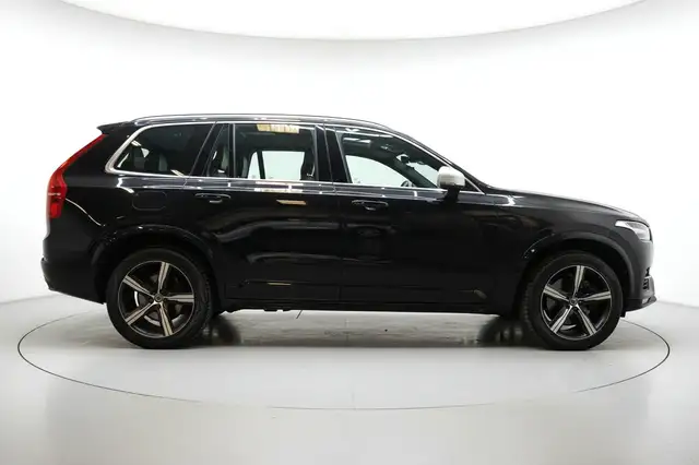 Volvo XC90 view 4