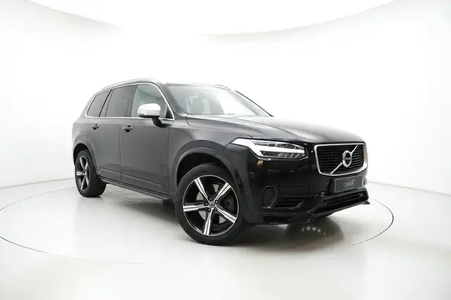 Volvo XC90 view 3