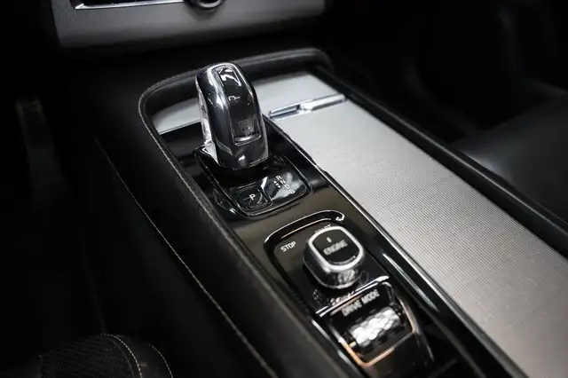 Volvo XC90 view 13