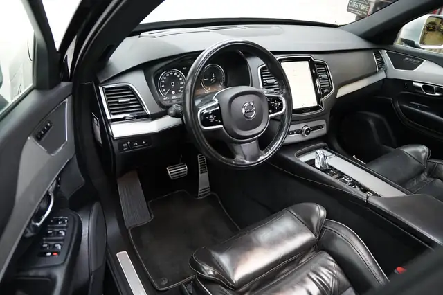 Volvo XC90 view 10
