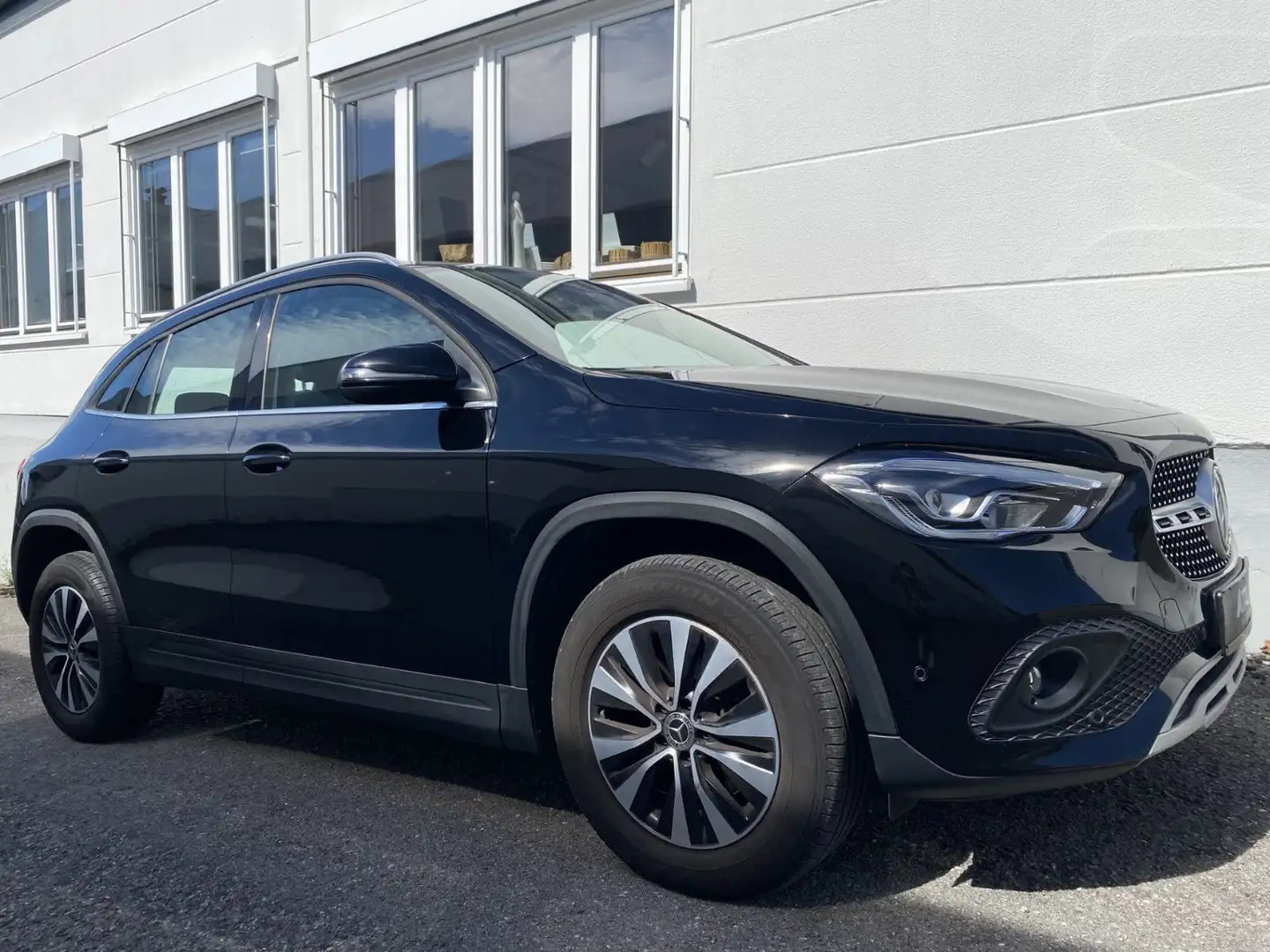 Mercedes-Benz GLA 200 d Style Paket Noir - 2