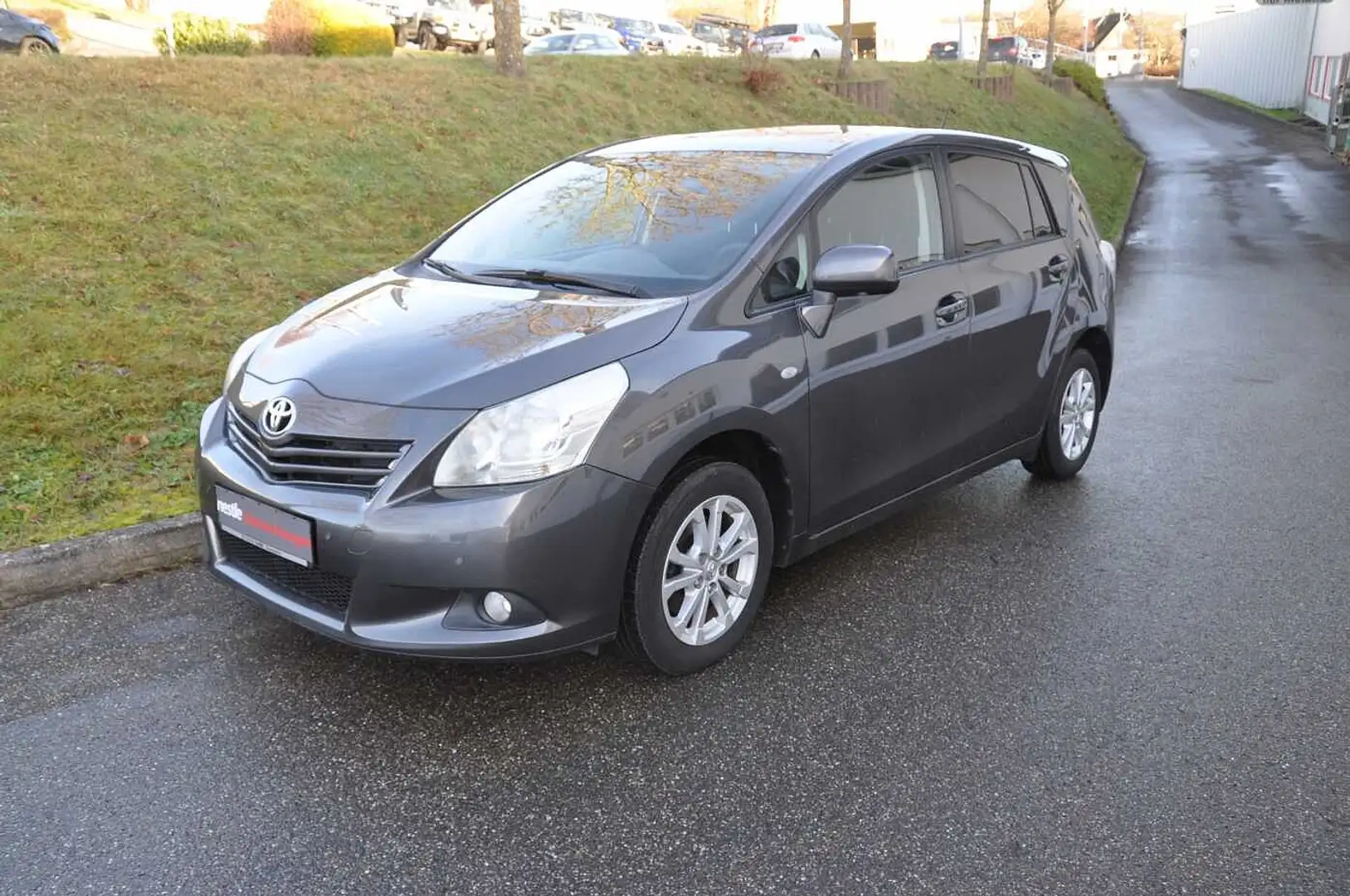 Toyota Verso 1.8 Edition Grau - 1