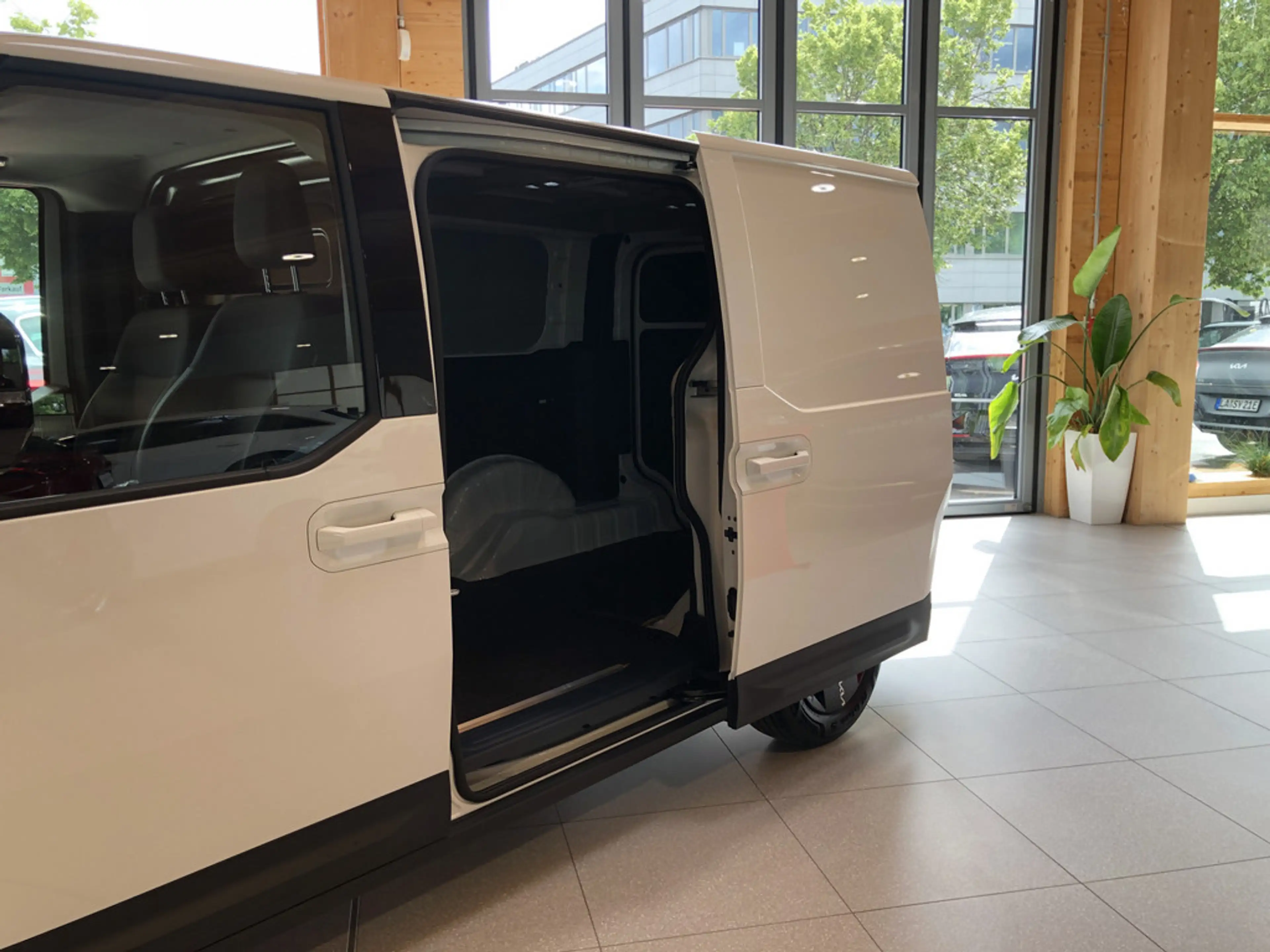 Kia PV5 Cargo Elite L2H1 71,2 kWh WP-/ AW-/Comfort-Technik-Paket — photo 13