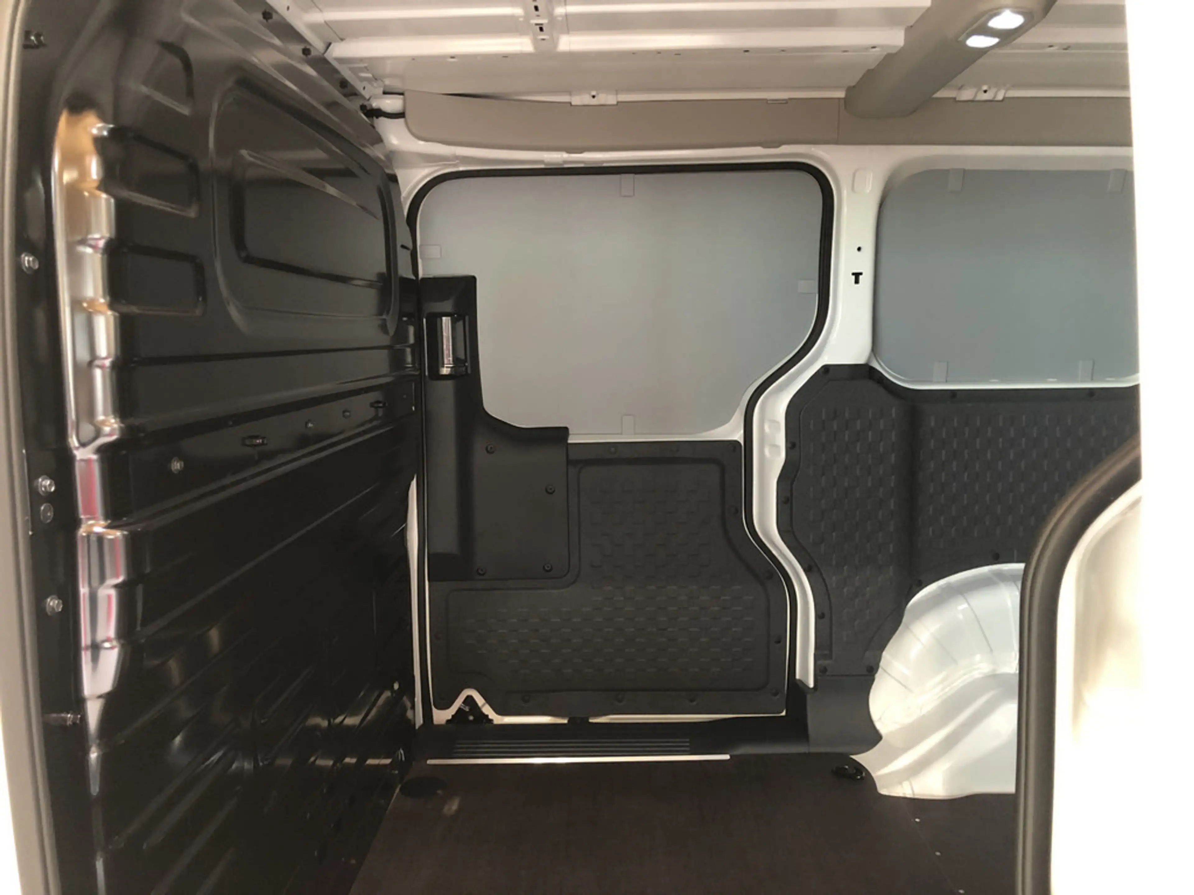 Kia PV5 Cargo Elite L2H1 71,2 kWh WP-/ AW-/Comfort-Technik-Paket — photo 14