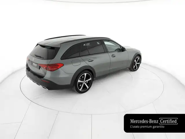 Mercedes-Benz C-Class view 4