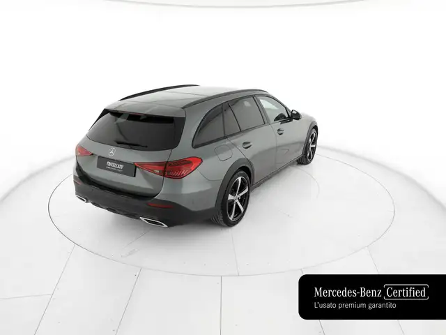 Mercedes-Benz C-Class view 3