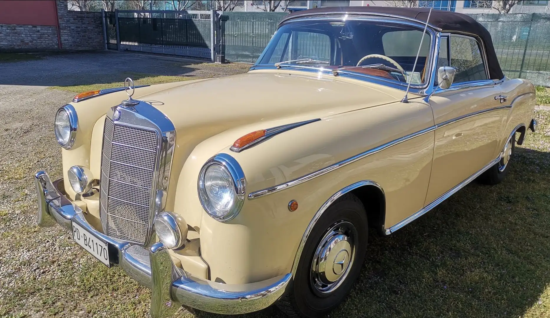 Mercedes-Benz 220 220 S Beżowy - 2