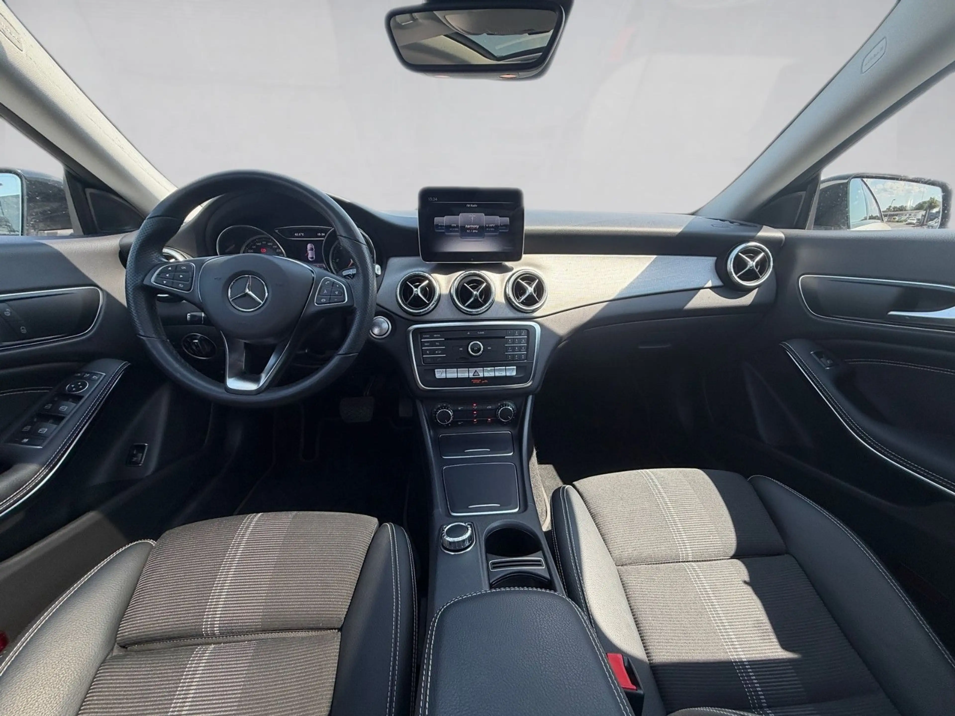 Mercedes-Benz CLA 220 CDI d 4Matic *Night-Paket*Pano*LED-High* — photo 13