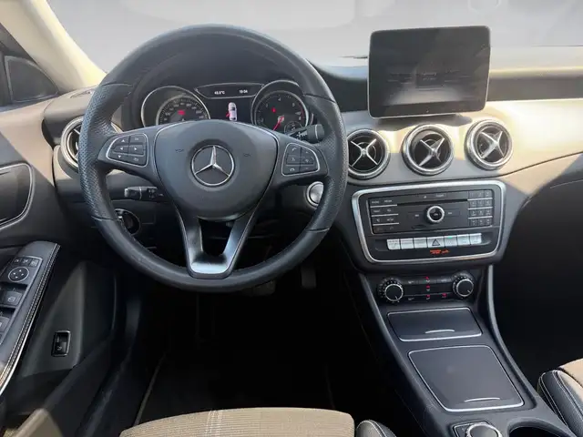 Mercedes-Benz CLA view 14