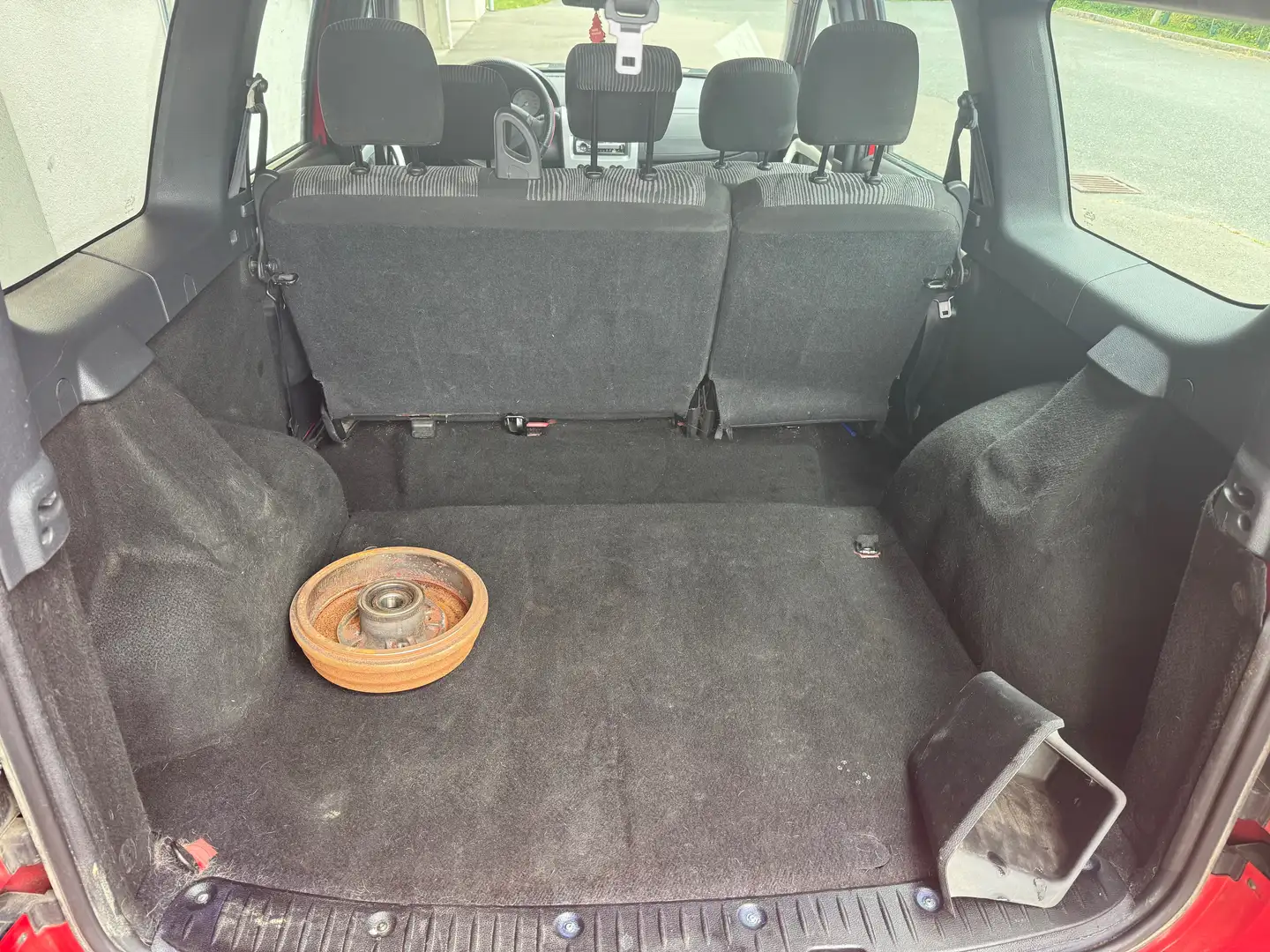 Dacia Logan Logan MCV Lauréate 1,4 MPI Lauréate Красный - 2