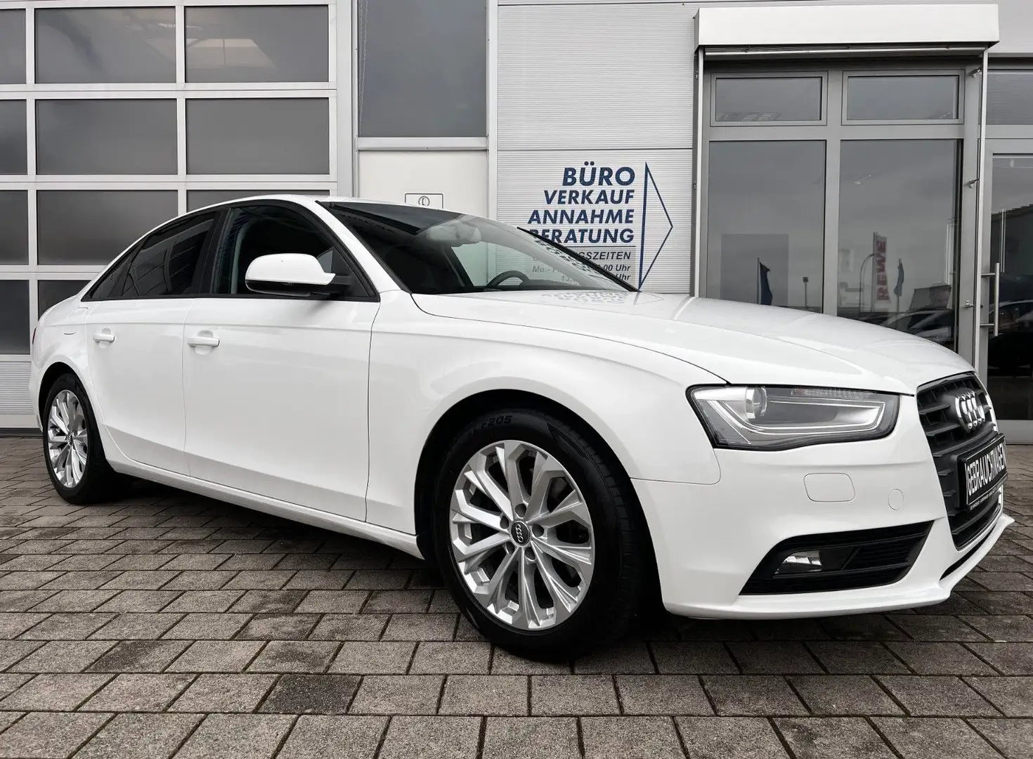 Audi A4 1.8 TFSI SCHECKH. KLIMAAU NAV AHK PDC BIXENON Weiß - 2