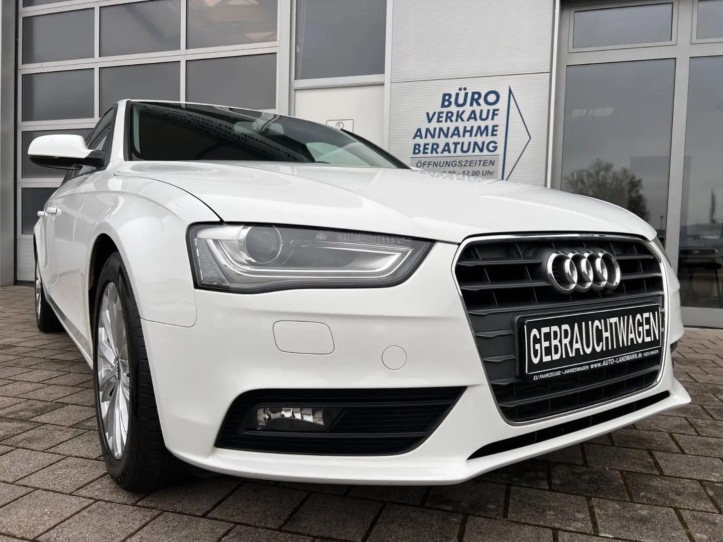 Audi A4 1.8 TFSI SCHECKH. KLIMAAU NAV AHK PDC BIXENON Weiß - 1