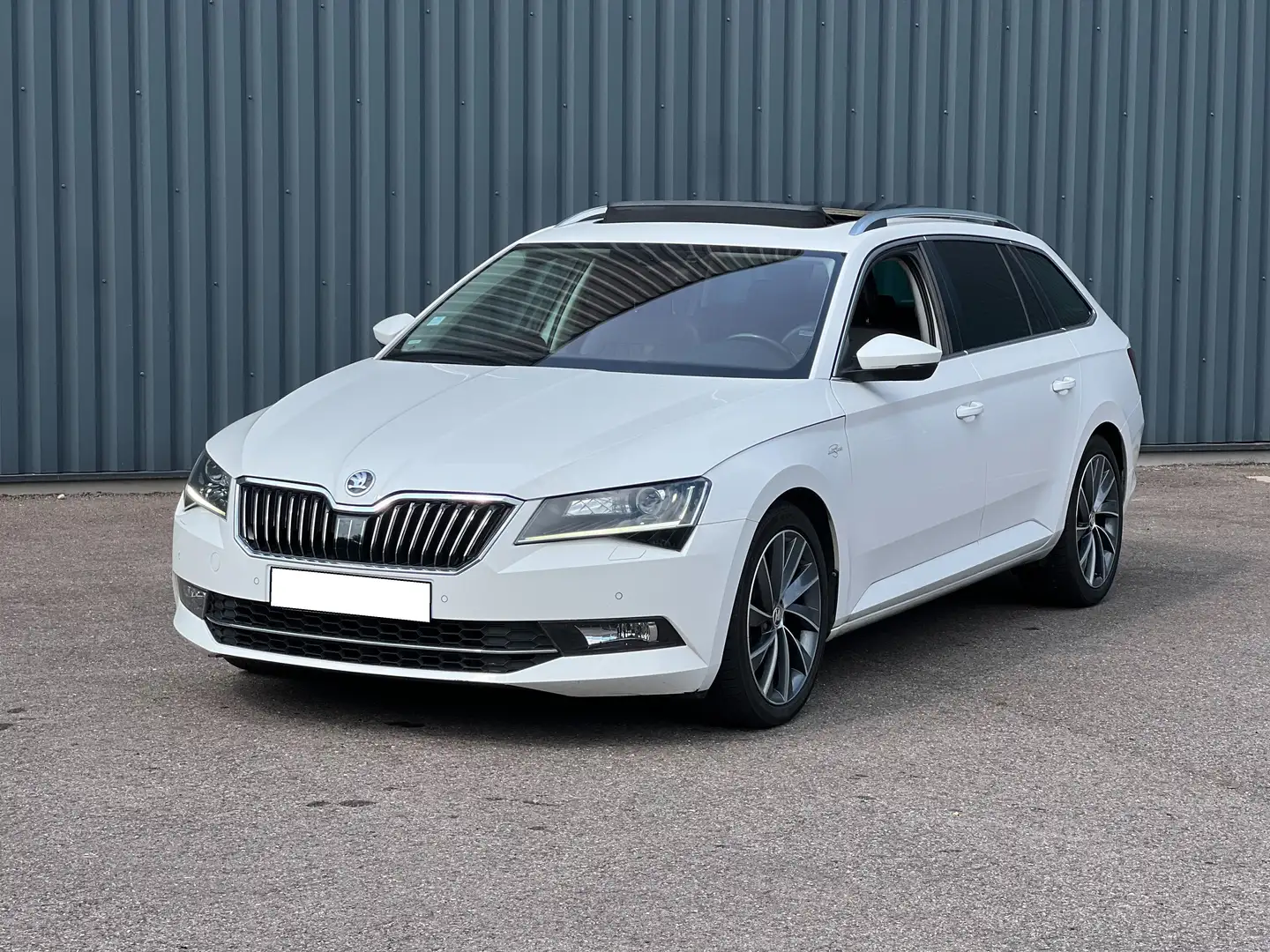 Skoda Superb Combi 2.0 TDI 150 SCR DSG7 Laurin&klement - 2