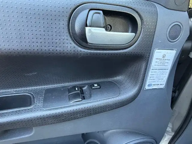 Mitsubishi Colt view 12