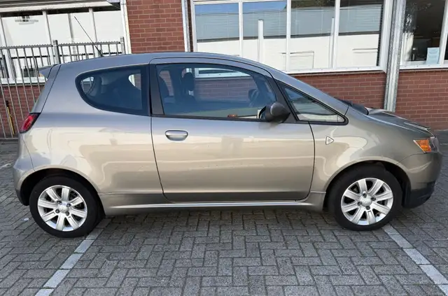 Mitsubishi Colt view 15