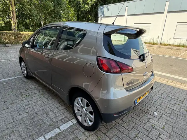 Mitsubishi Colt view 8