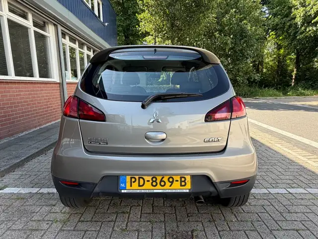 Mitsubishi Colt view 7