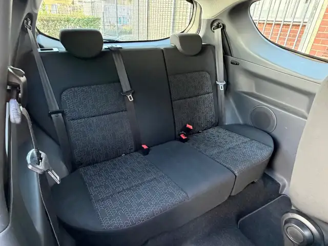 Mitsubishi Colt view 11