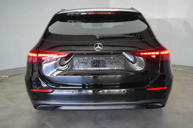 Mercedes-Benz 220 view 6