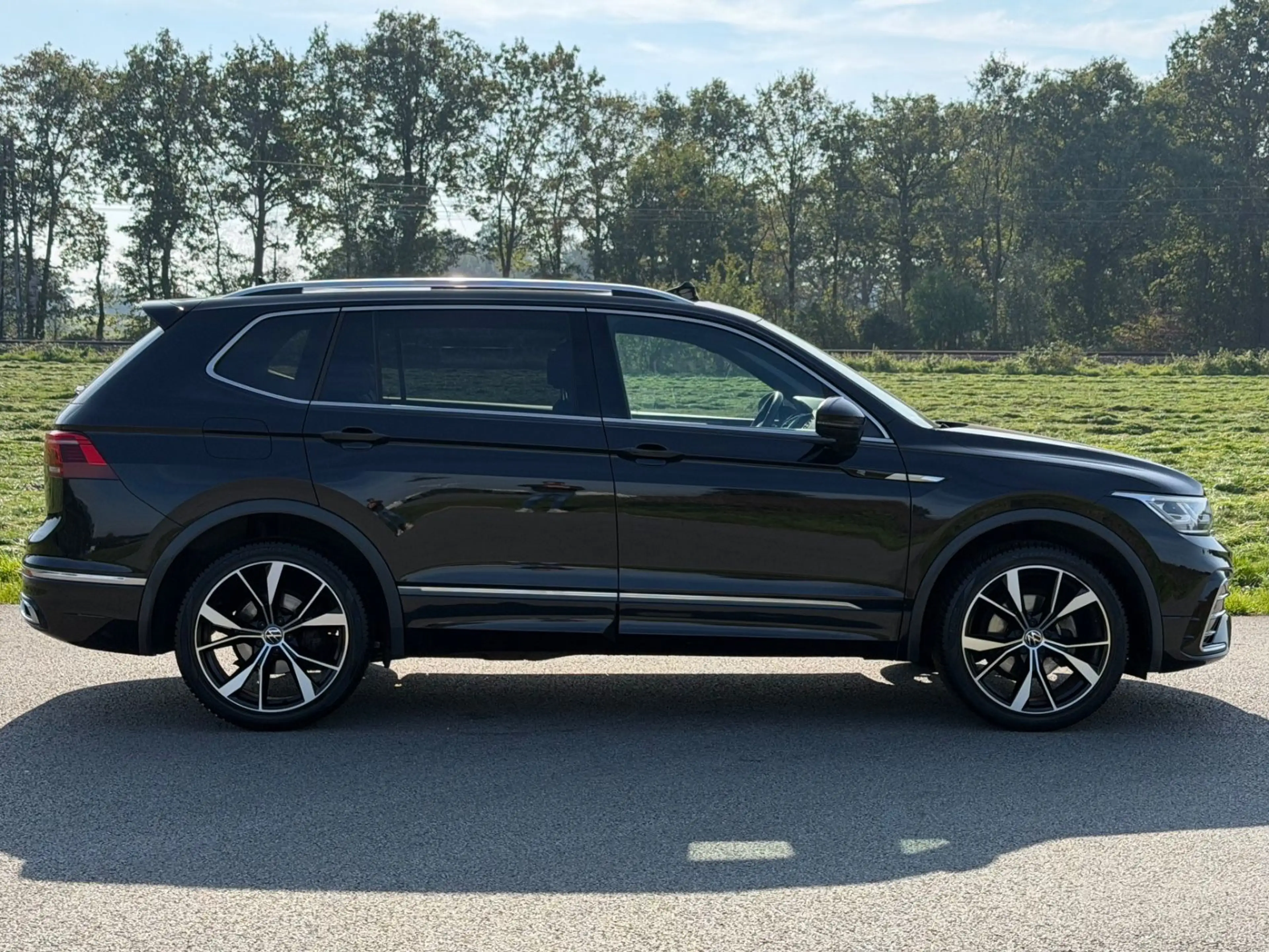 Volkswagen Tiguan Allspace Tiguan 1.5 TSI DSG R-Line Pano Net 20900. 7-pers — photo 4