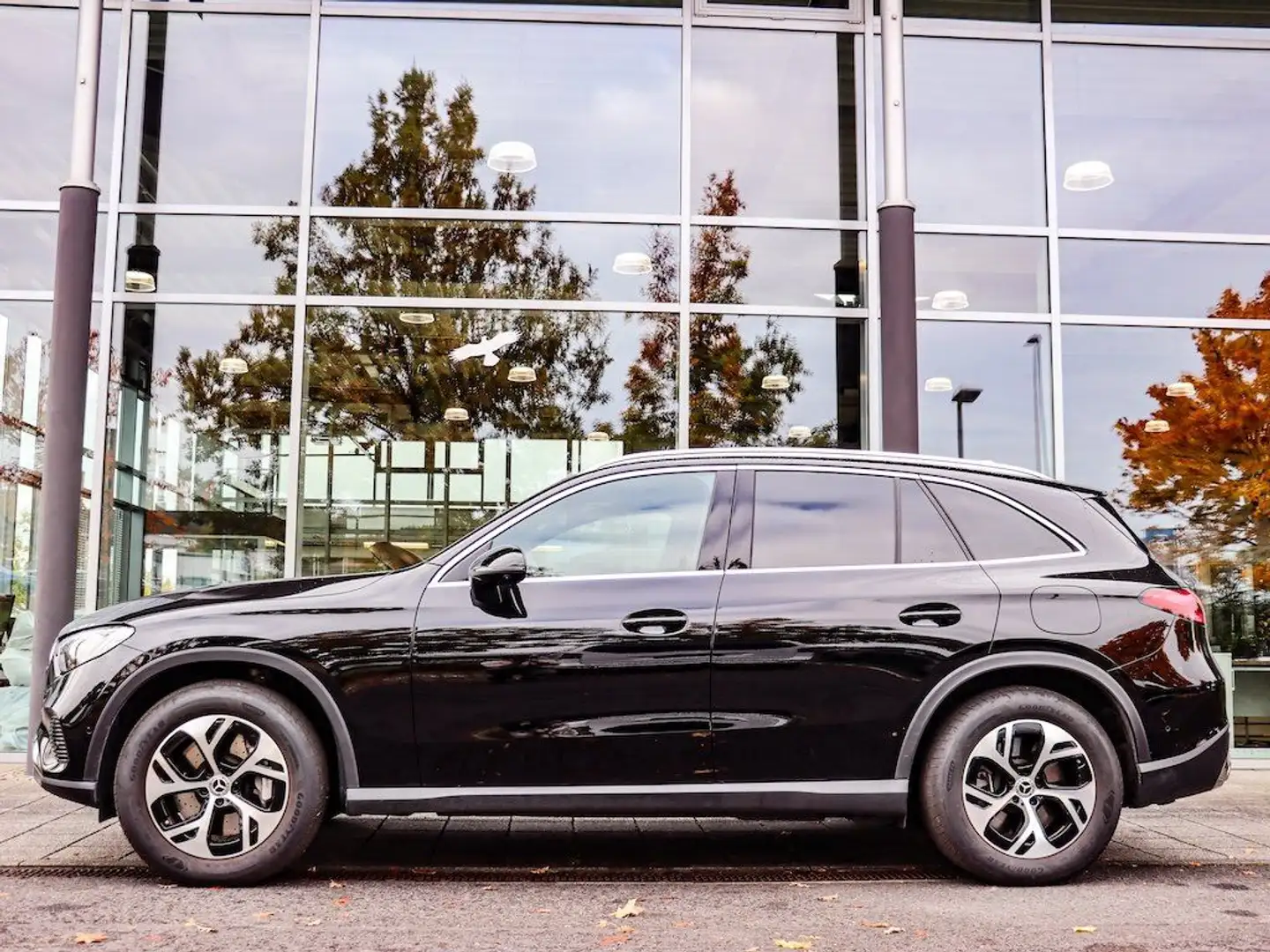 Mercedes-Benz GLC 300 de 4M Technik/Fahrass/AHK/Panorama/Airma Schwarz - 2