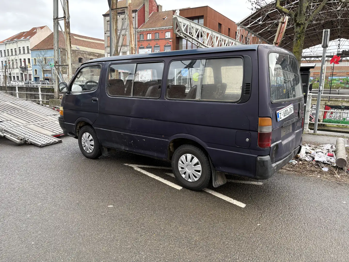 Toyota Hiace 2.4 Diesel - 2