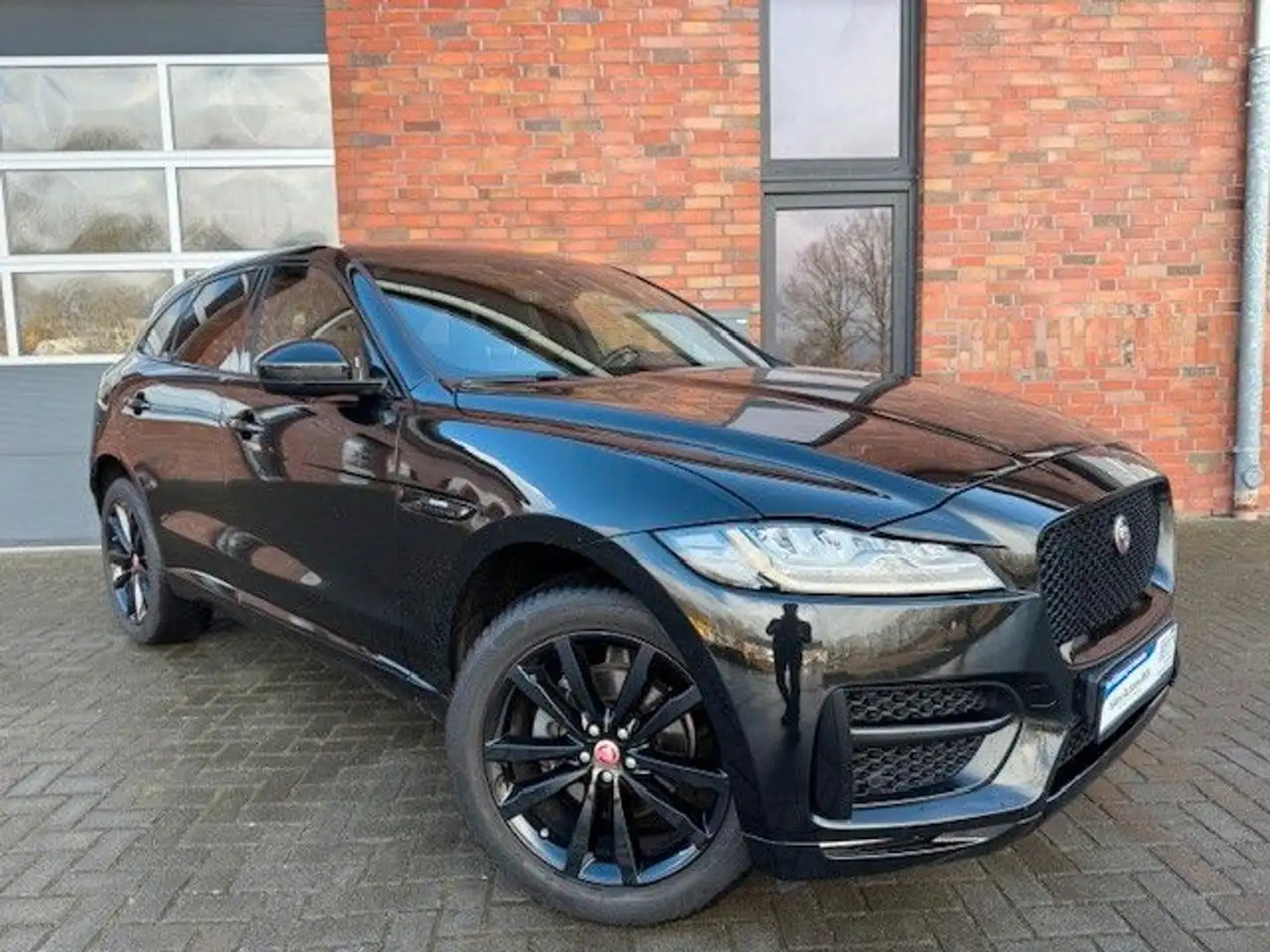 Jaguar F-Pace F-PACE 2.0T AWD AUT,LEDER,PANO,CARPLAY,R-SPORT Noir - 2