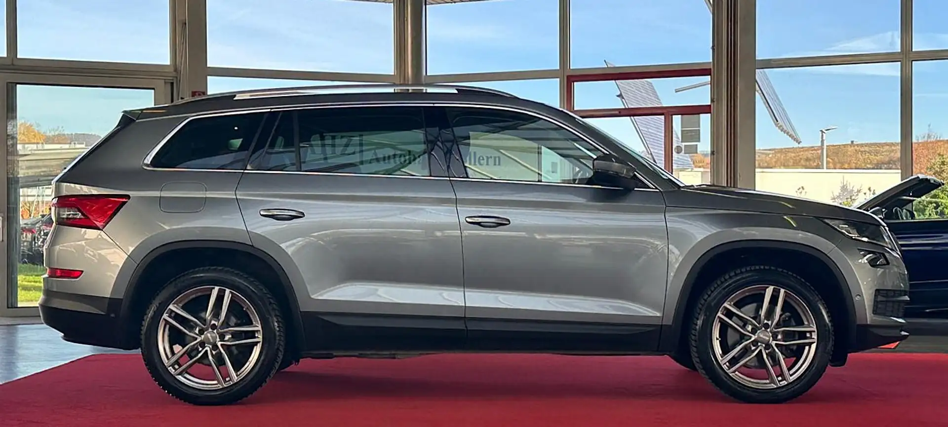 Skoda Kodiaq 2,0TDI DSG 4x4 7SITZE AHK ACC 360° Grau - 2