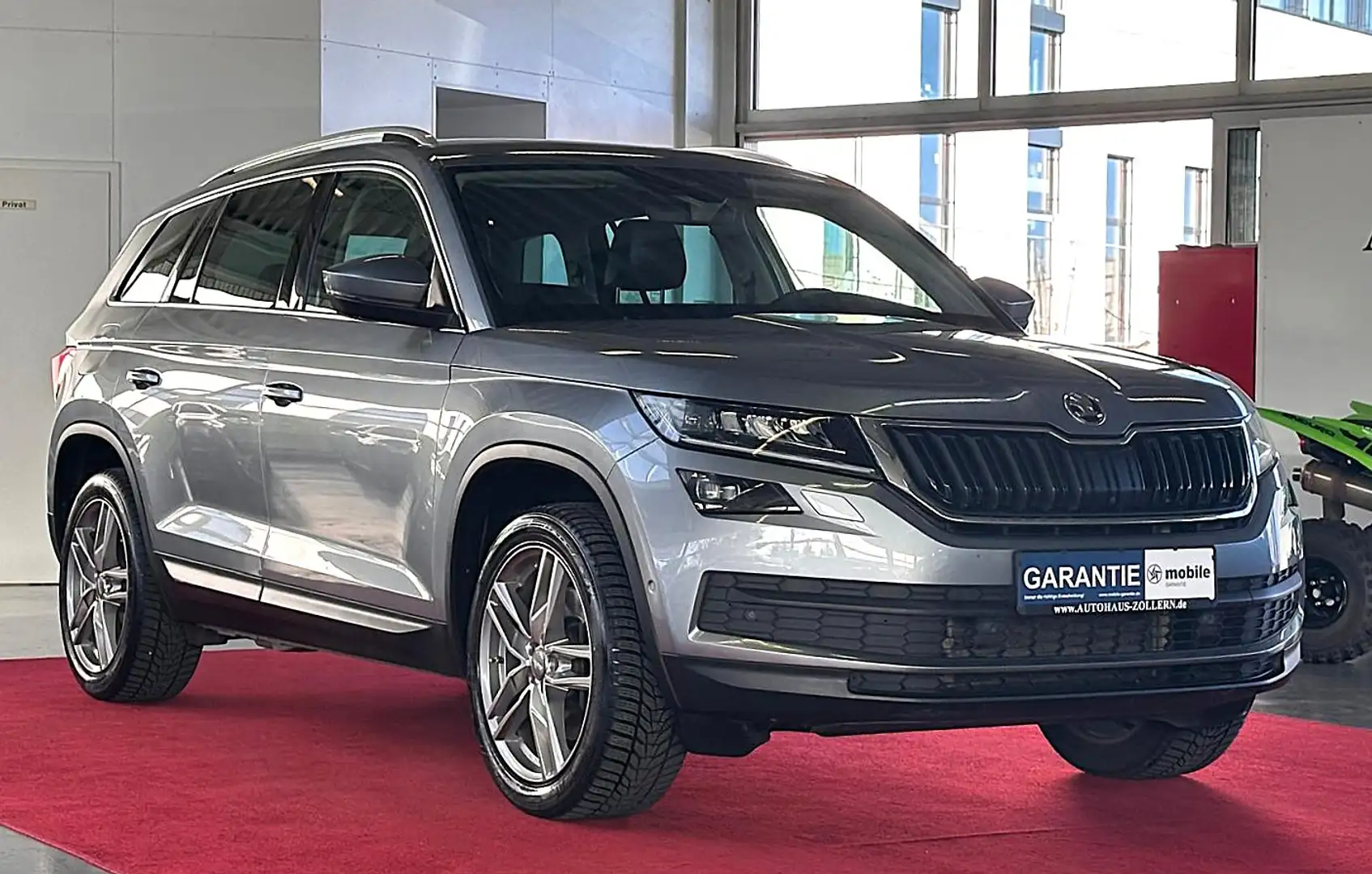Skoda Kodiaq 2,0TDI DSG 4x4 7SITZE AHK ACC 360° Grau - 1