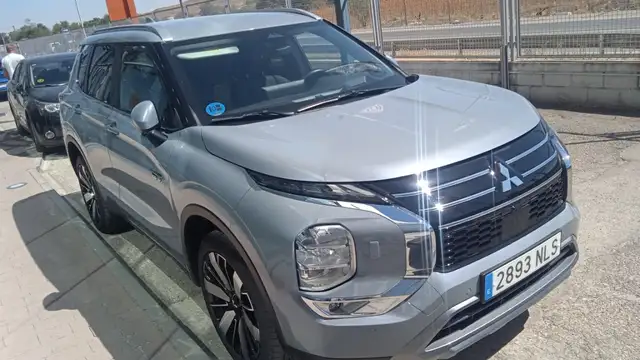Mitsubishi Outlander PHEV Kaiteki 4WD