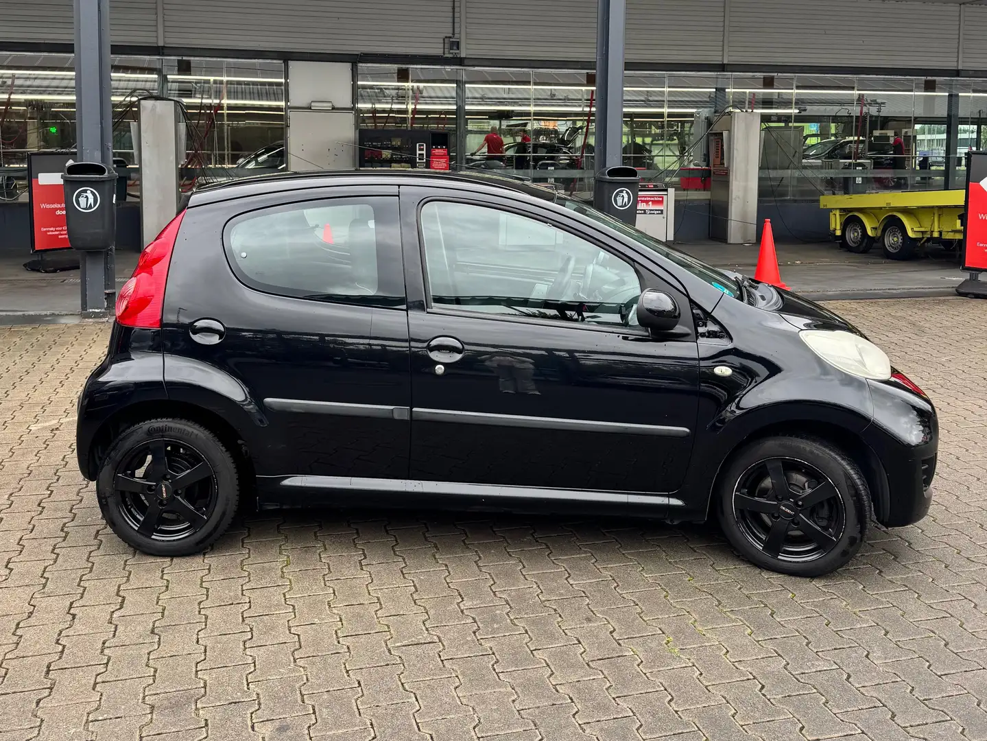 Peugeot 107 107 1.0-12V XS Zwart - 1