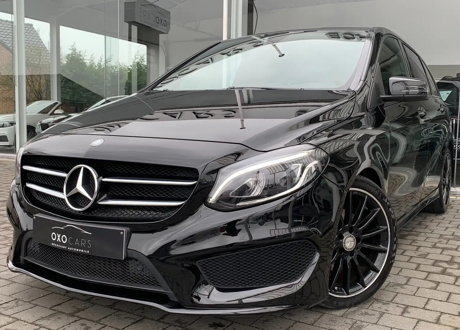 Mercedes-Benz B 160 Pack AMG / Pack NIGHT / Black Edition / Carbone / Чорний - 1