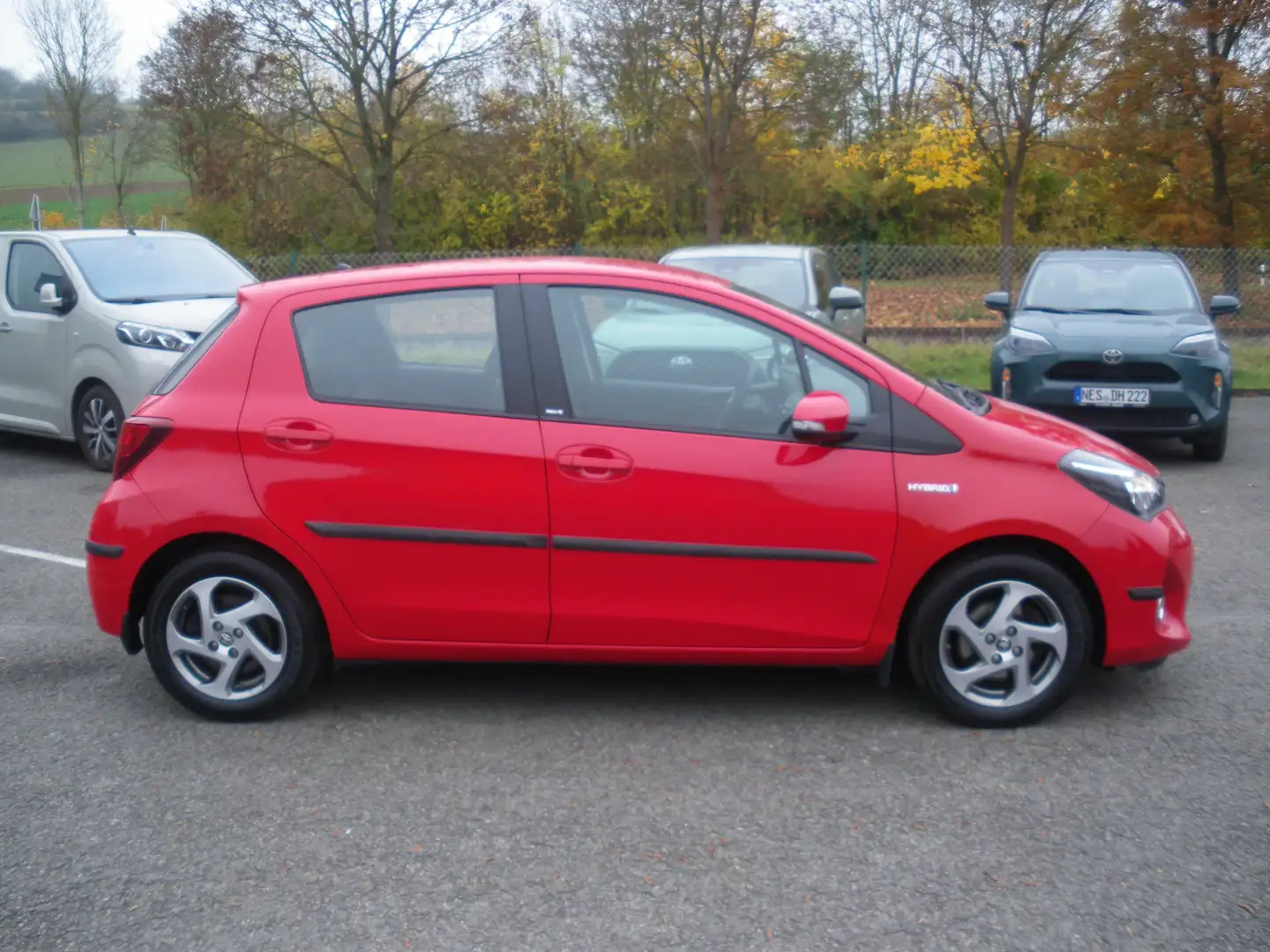 Toyota Yaris Yaris Hybrid Hybrid 1.5 VVT-i Edition-S Rot - 2
