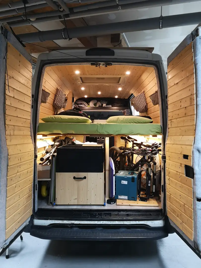 Iveco Daily 35S18V autarker Camper Komplettausbau Weiß - 1