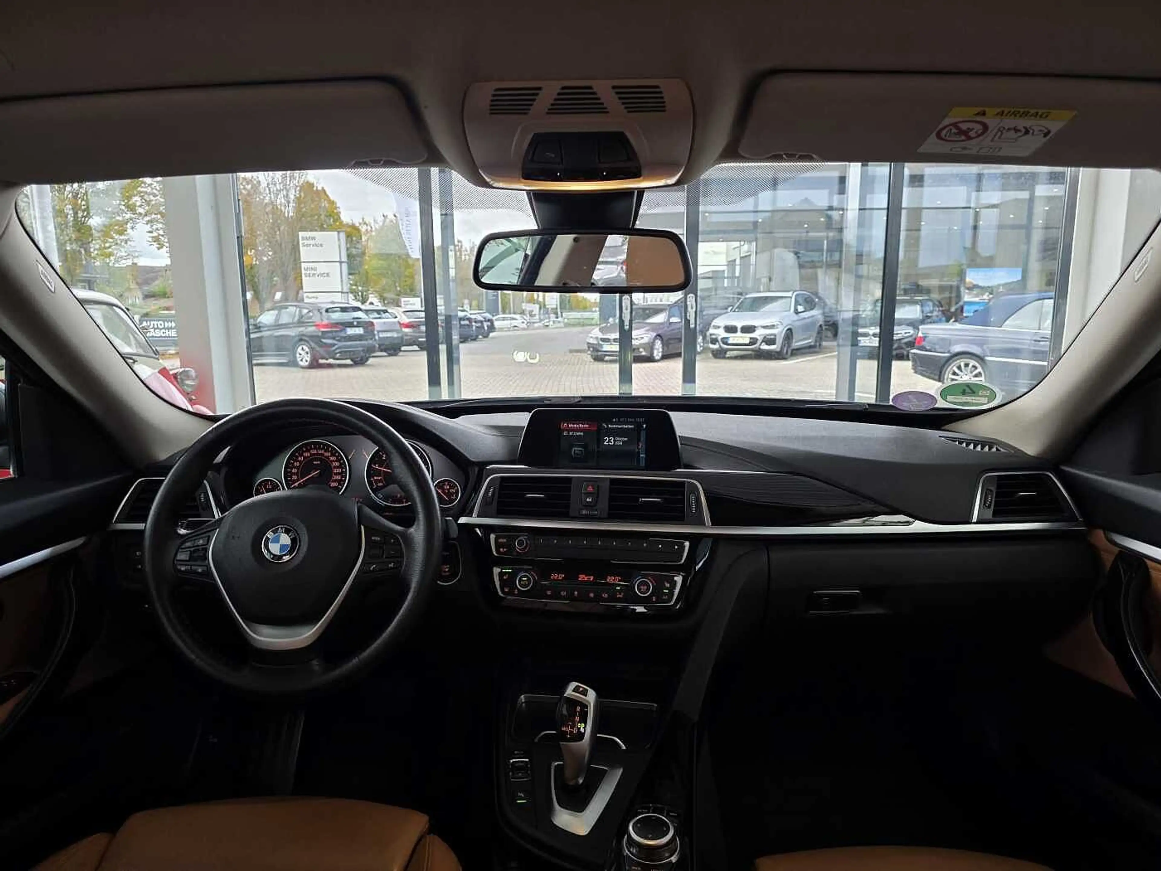 BMW 320 i Sportline 1.Hand/Auto./Navi/AHK/Leder/RFK — photo 12