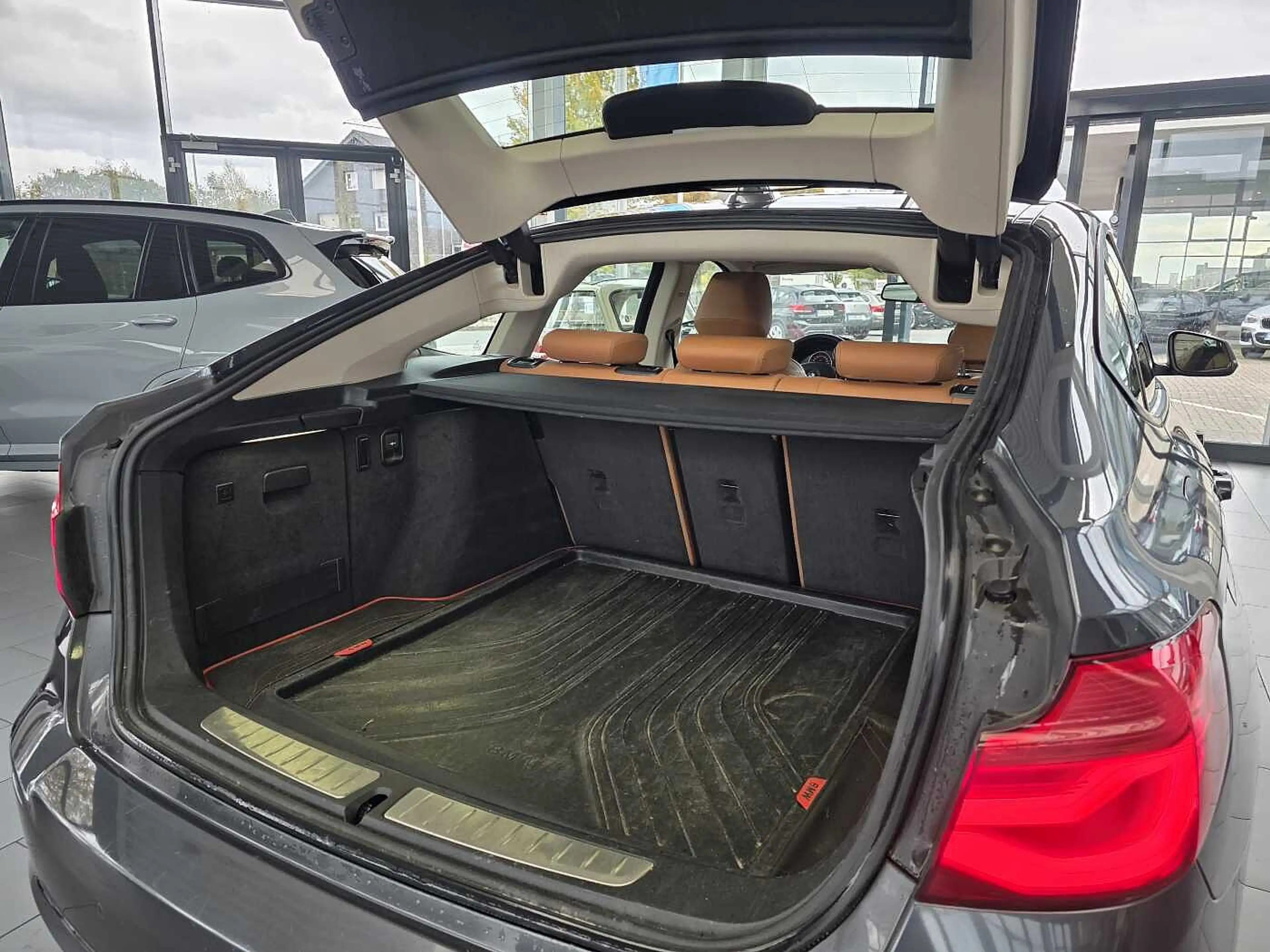 BMW 320 i Sportline 1.Hand/Auto./Navi/AHK/Leder/RFK — photo 10