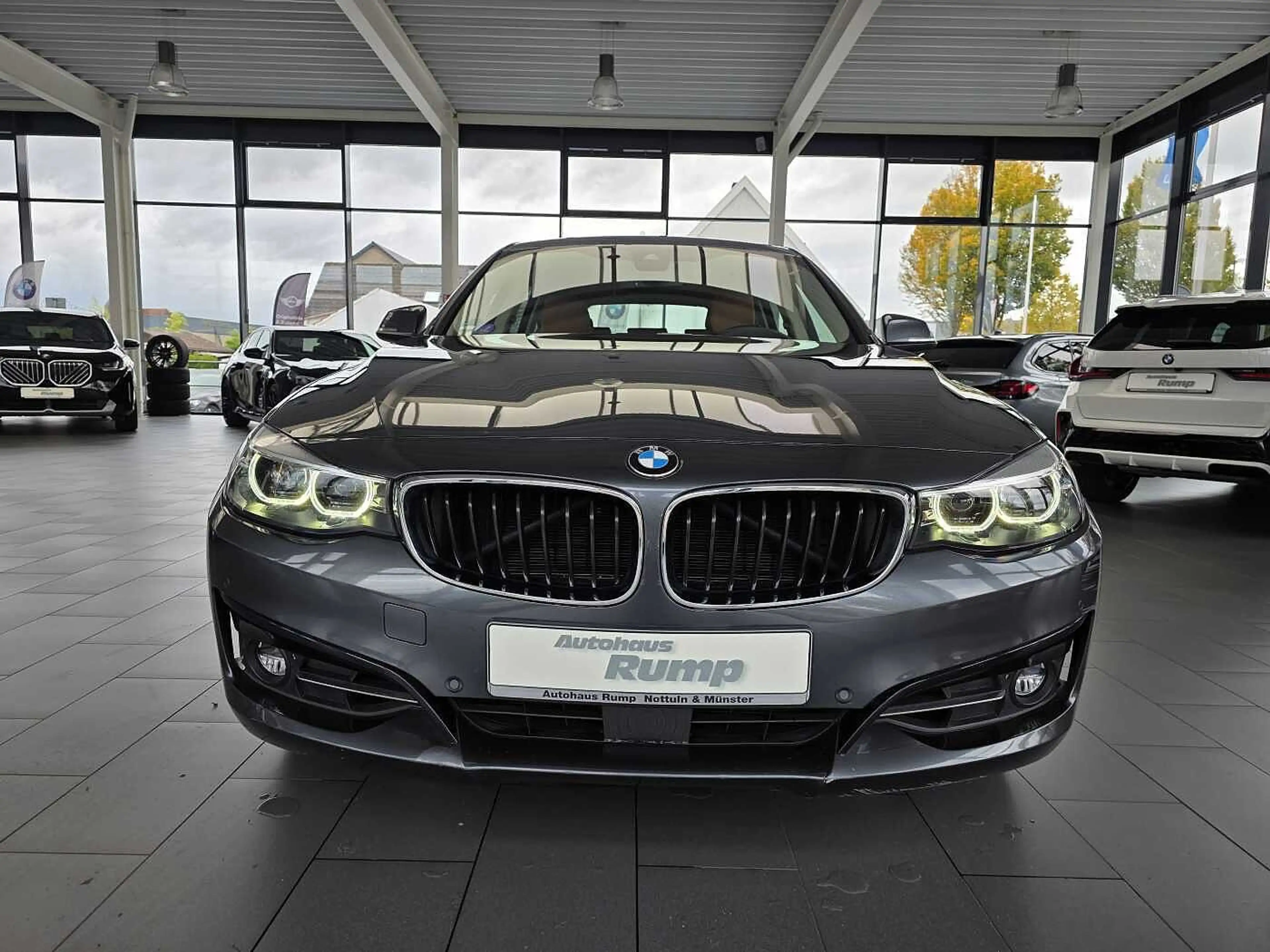 BMW 320 i Sportline 1.Hand/Auto./Navi/AHK/Leder/RFK — photo 2