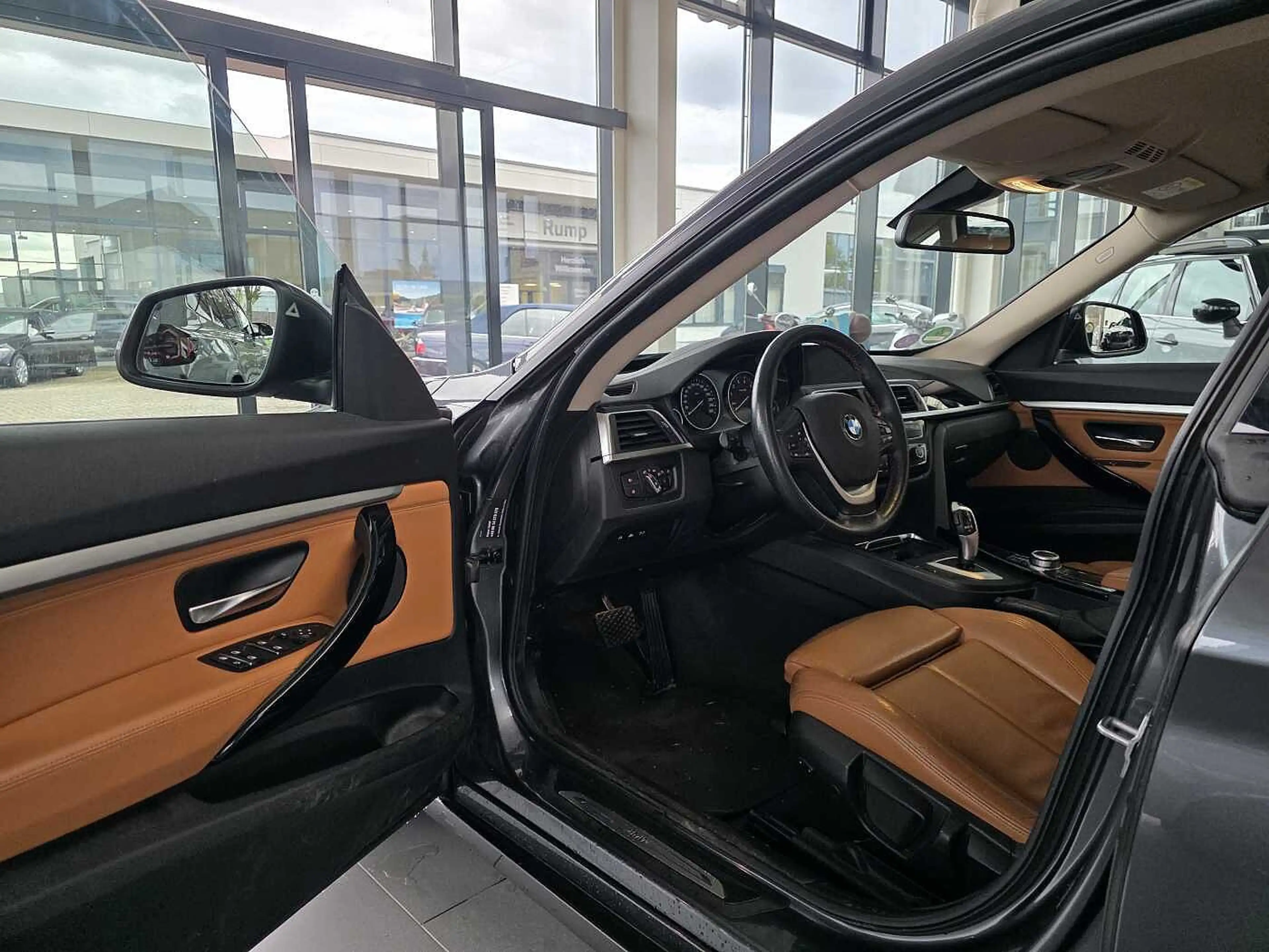 BMW 320 i Sportline 1.Hand/Auto./Navi/AHK/Leder/RFK — photo 13