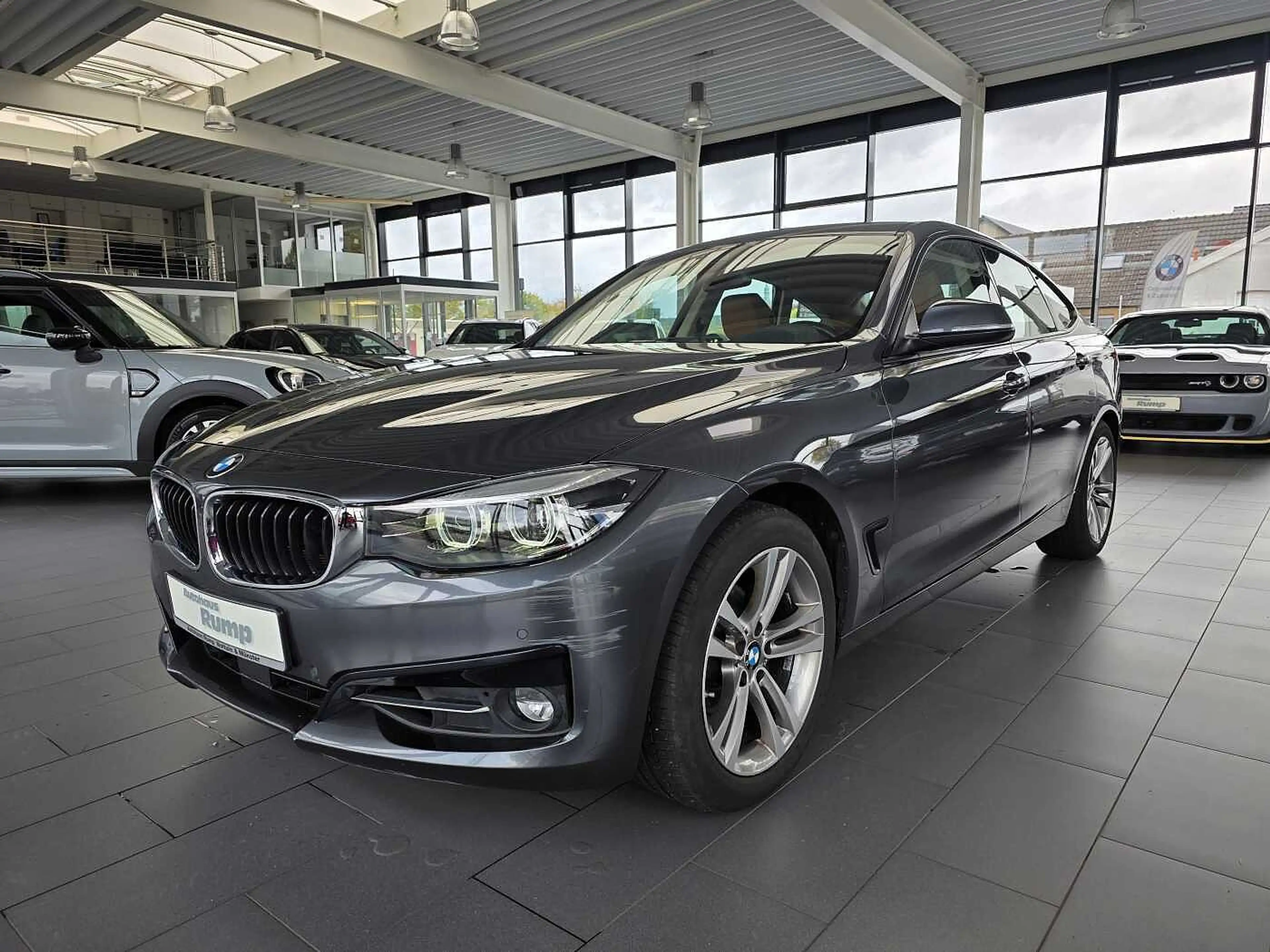 BMW 320 i Sportline 1.Hand/Auto./Navi/AHK/Leder/RFK
