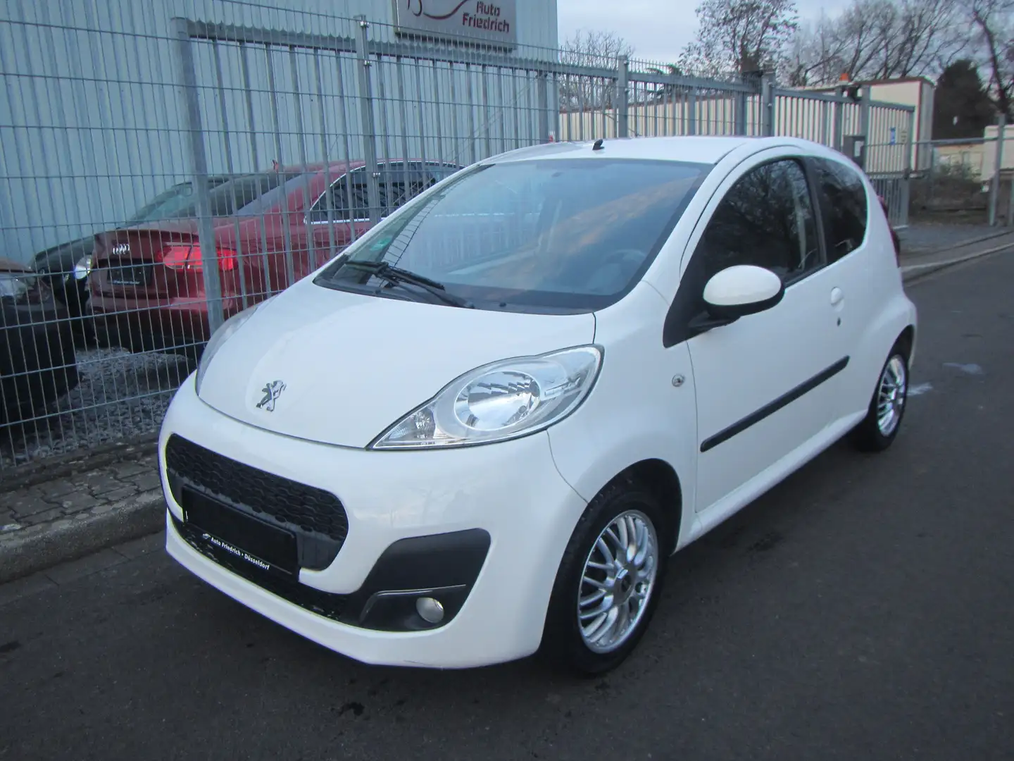 Peugeot 107 Active Blanc - 1