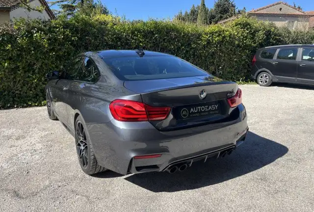 BMW M4 view 3