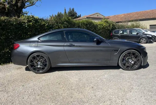 BMW M4 view 6