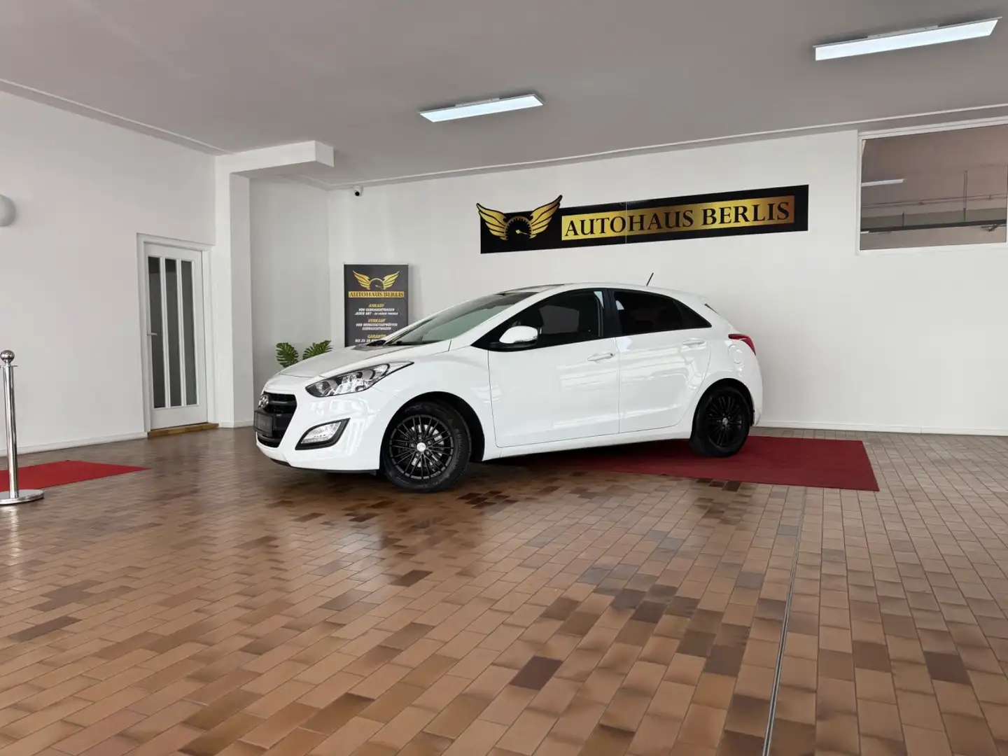 Hyundai i30 Blue Trend/2.HND/EURO6/SH/NAV/KLIMA/SHZ/KMRA Weiß - 2