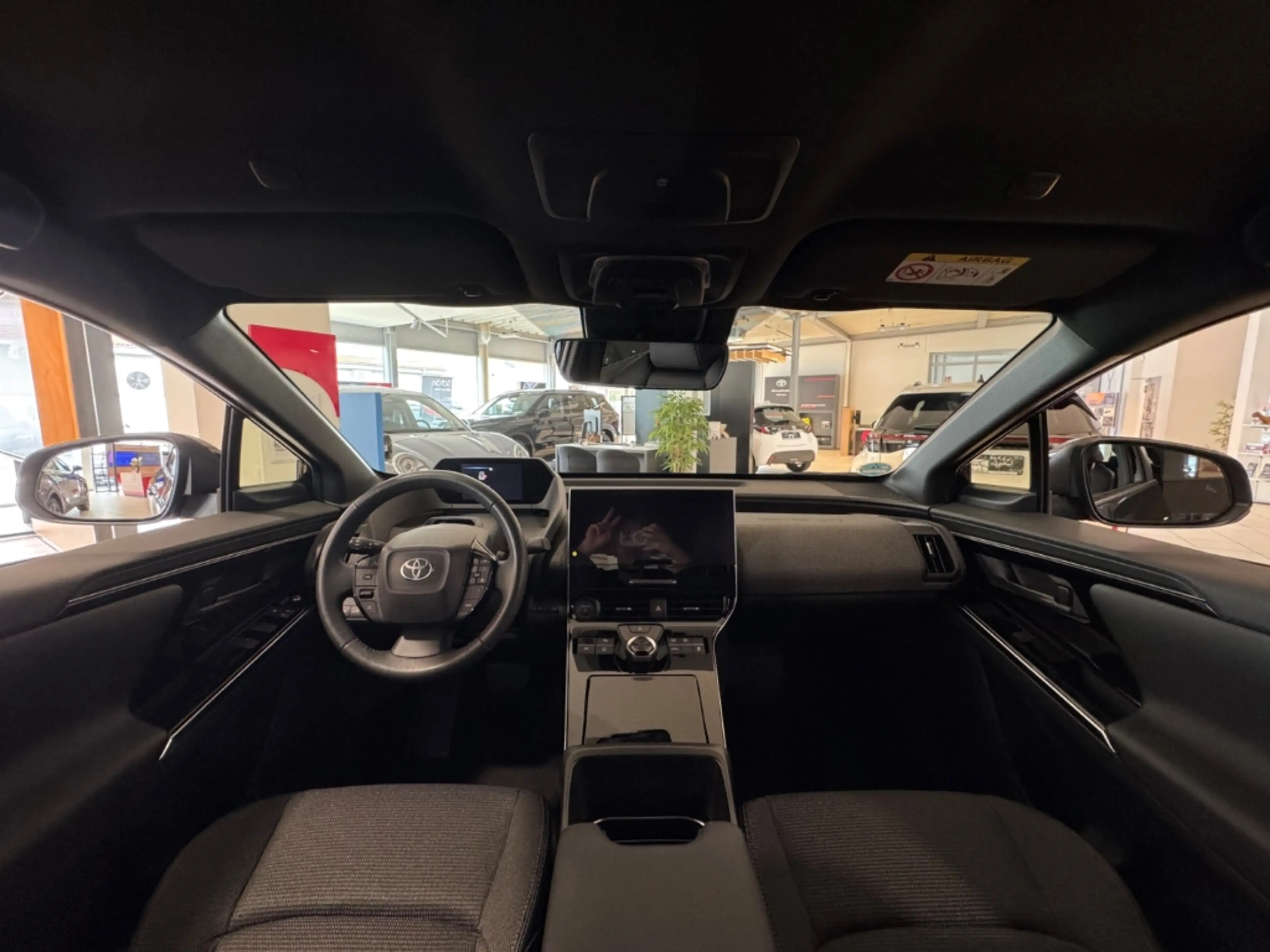 Toyota bZ4X FWD Basis / 360° Kamera / Leder / S+W Reifen — photo 8