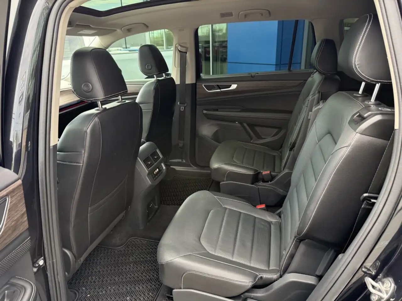 Volkswagen Atlas снимка Volkswagen Atlas