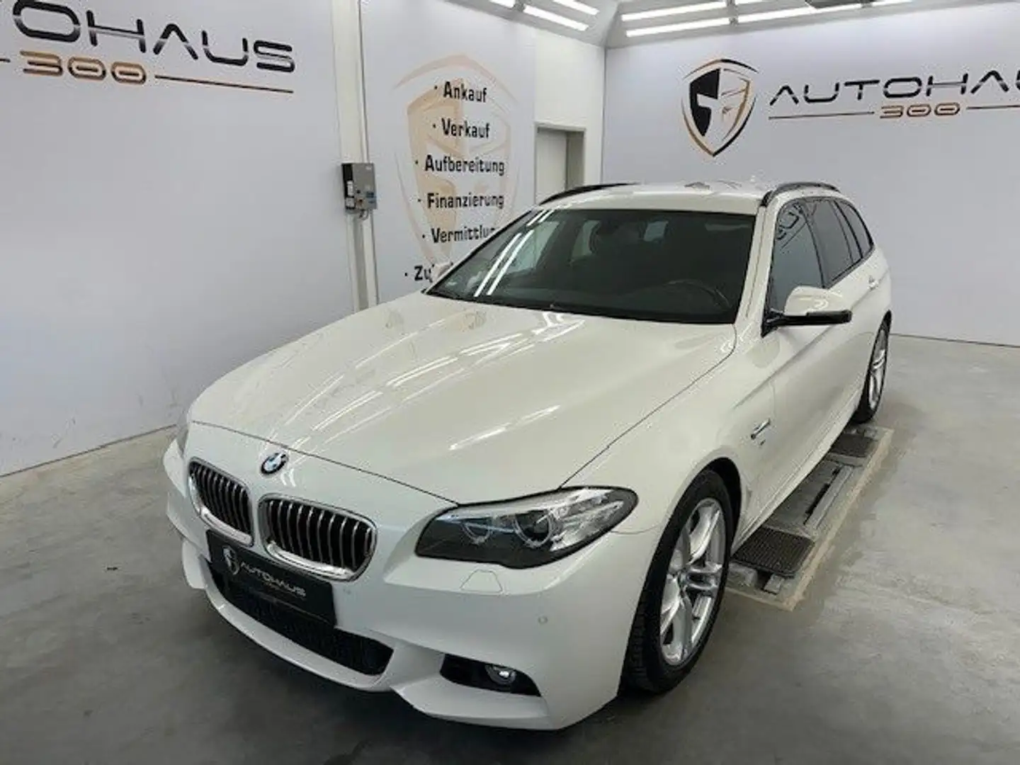 BMW 525 d Touring M-PAKET KLIMA NAVI RFK MFL SHZ TEMP White - 1