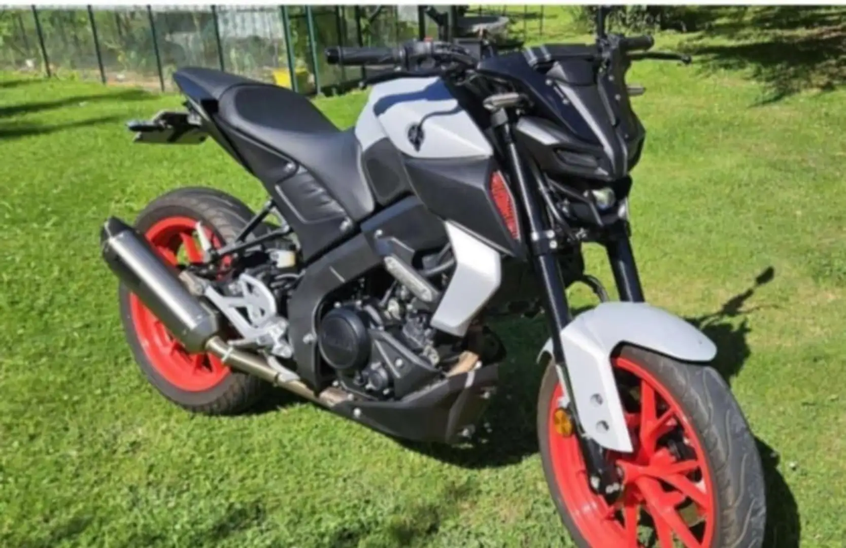 Yamaha MT-125 Gris - 2