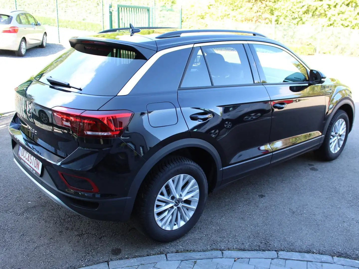 Volkswagen T-Roc 1.0 TSI LIFE 25.465 Km Zwart - 2