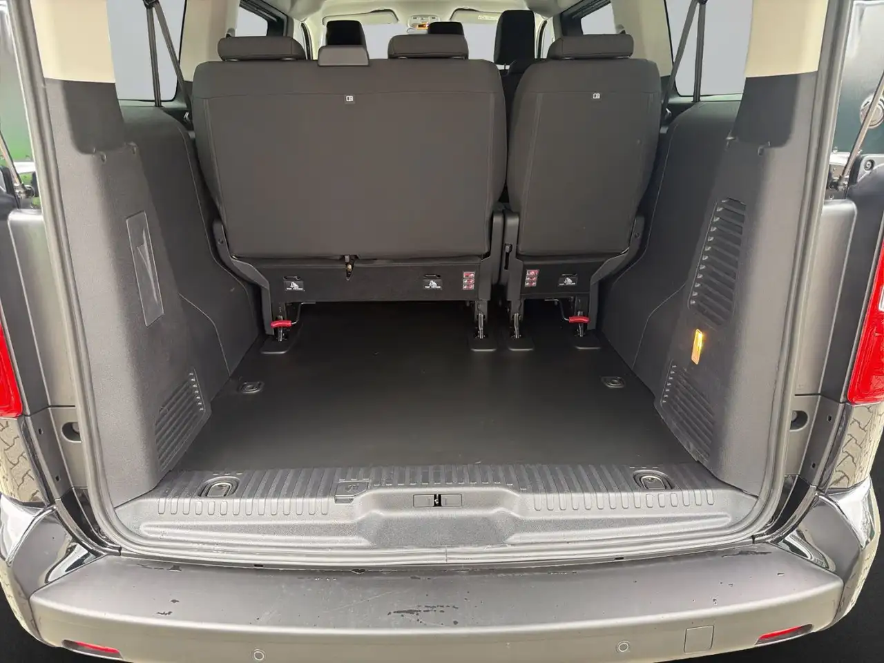 Citroen Spacetourer 2.2 Diesel FAP PLUS XL AHK+LED+Navi 12