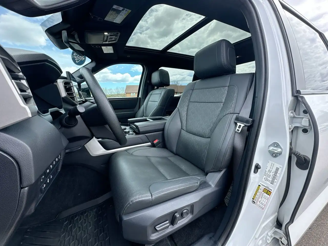 Toyota Tundra снимка Toyota Tundra